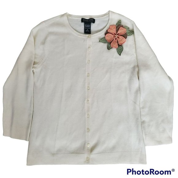 New York & Company Button-Front Flower Applique Cardigan Sweater White Small - Picture 2 of 10